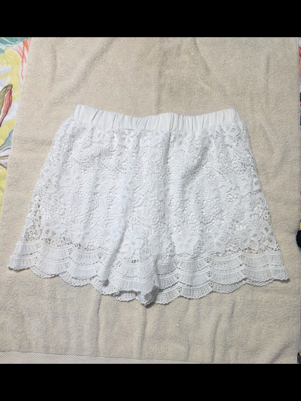 White Lace Women's Shorts - Elastic Waist Oxl